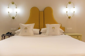 1 King Bed, 3 Single Beds, Superior Room, Family Room.