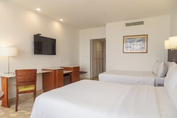 2 Double Beds