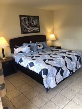 Room, 1 King Bed, Non Smoking