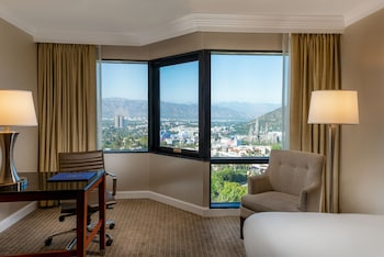 Executive Room, 1 King Bed, Non Smoking (Universal)