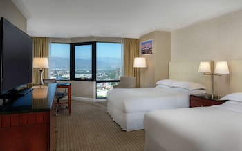 Suite, 2 Queen Beds, Non Smoking (Universal)