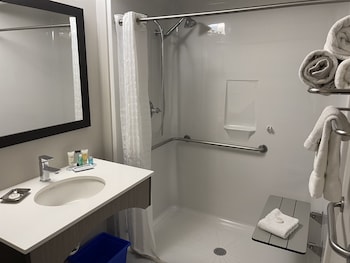 Deluxe Room, 1 Queen Bed, Accessible, Non Smoking
