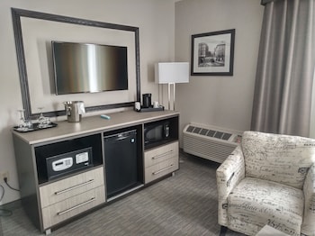 Suite, 1 King Bed, Non Smoking