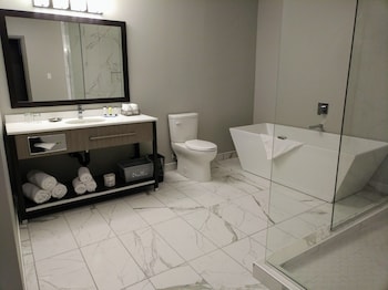 Deluxe Suite, 1 King Bed, Non Smoking