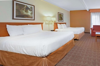 Deluxe Suite, 2 Queen Beds, Non Smoking