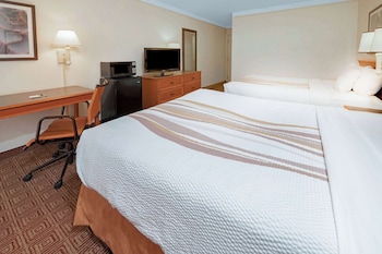 Deluxe Room, 2 Queen Beds, Non Smoking
