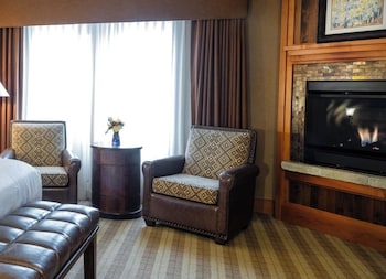 Deluxe Room, 1 King Bed, Fireplace (Premium King Fireplace)