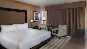 Premium Room, 1 King Bed (Premium King - Accessible)