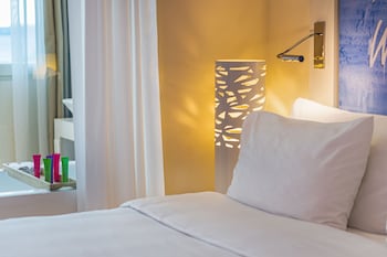 Deluxe Room, Lake View