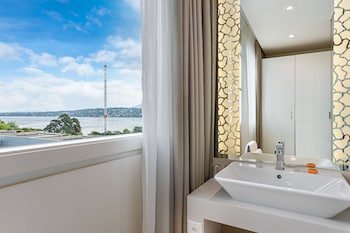 Deluxe Room, Lake View