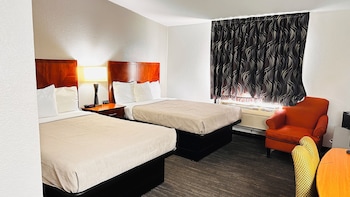 Standard Room, 1 King Bed, Non Smoking, Poolside