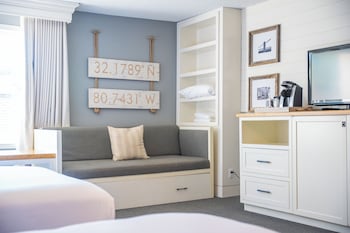 Queen Jr. Suite
