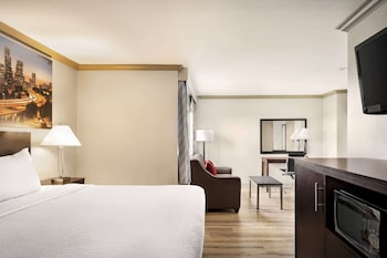 Suite, 1 King Bed, Non Smoking (One-Bedroom)