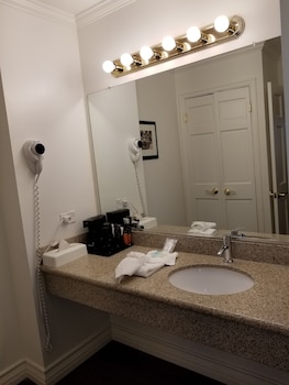 Room, 2 Queen Beds, Accessible, Non Smoking (Roll-In Shower)
