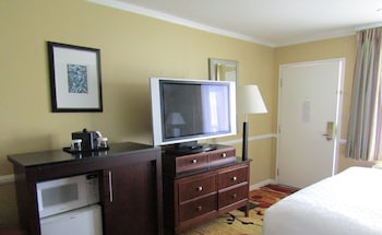 Room, 2 Queen Beds, Accessible, Non Smoking (Roll-In Shower)