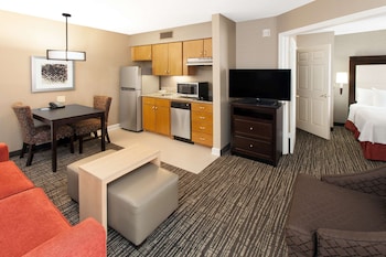 One King Bed, Hearing Acc Suite, Non Smoking