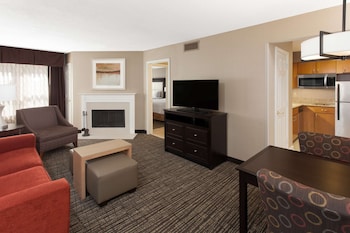 Suite, 1 Bedroom, Fireplace (2 Queen Beds, 1 Sofa Bed)