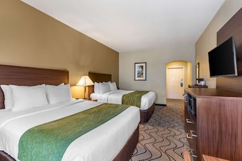 Standard Room, 2 Queen Beds, Non Smoking, Pool View