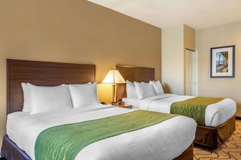 Standard Room, 2 Queen Beds, Non Smoking, Pool View