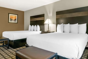 Standard Room, 2 Queen Beds, Refrigerator & Microwave, Courtyard Area