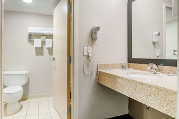 Standard Room, 1 King Bed, Refrigerator & Microwave, Annex Building (No Elevator Access)