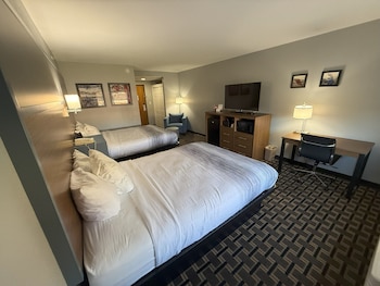 Room, 2 Queen Beds, Non Smoking