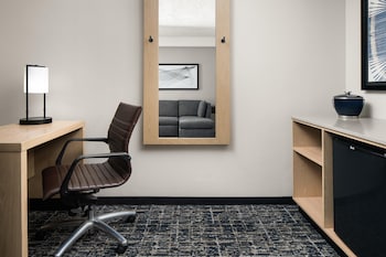 Room, 1 King Bed (High Floor)