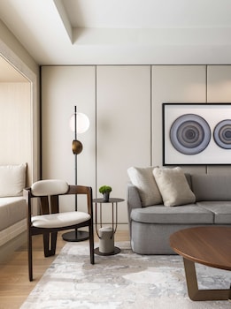 Suite (Gold Coast)
