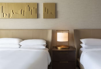 Room, 2 Double Beds, Lake View