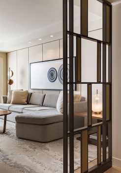 Suite (Gold Coast)