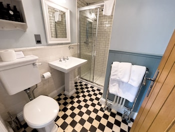 Double Room (Feature)