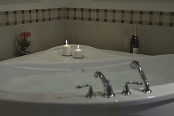 Suite, Multiple Beds, Non Smoking, Jetted Tub