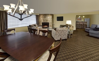 Suite, Multiple Beds, Non Smoking, Jetted Tub