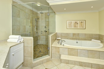 Suite, 1 Queen Bed, Non Smoking, Jetted Tub (Walk-in Shower)