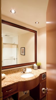 Standard Room, 1 Queen Bed, Non Smoking, Refrigerator (Walk-in Shower)