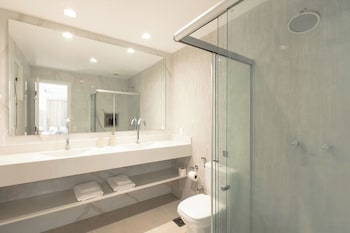 Superior Suite, Poolside