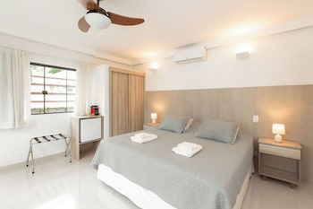 Superior Suite, Poolside