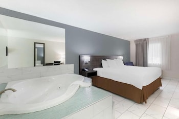 Standard Room, 1 King Bed, Non Smoking, Hot Tub