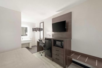 Standard Room, 1 Queen Bed, Smoking