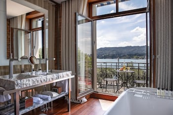 Room, Balcony (Prestige)