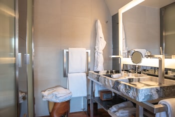 Room, Lake View