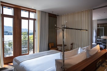 Room, Balcony (Prestige)