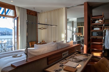 Room, Balcony (Prestige)