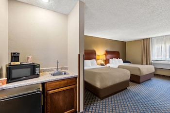 Room, 2 Queen Beds, 2 Person Jacuzzi Non Smoking
