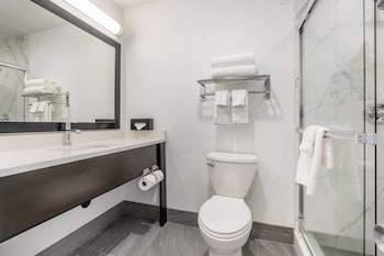 Standard Room, 1 Queen Bed, Non Smoking, Refrigerator & Microwave