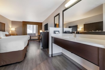 Standard Room, 2 Queen Beds, Non Smoking, Refrigerator & Microwave (Pet Friendly)