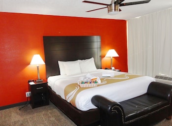 Suite, 1 King Bed, Non Smoking