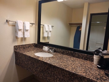 Standard Room, 1 King Bed, Non Smoking, Fireplace