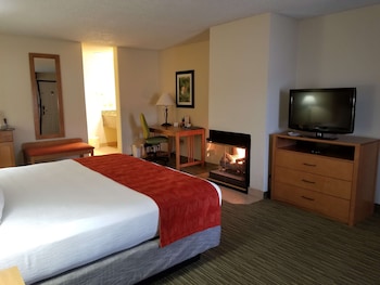 Standard Room, 1 King Bed, Non Smoking, Fireplace