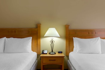 Standard Room, 2 Queen Beds, Non Smoking, Fireplace